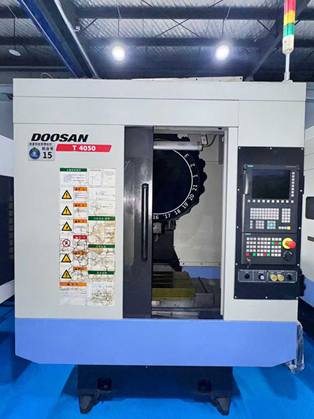 Doosan T-4050 Drill Tap Center