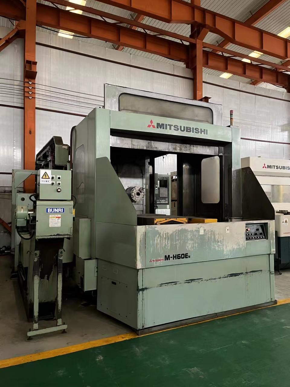 Horizontal machining center