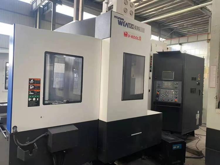 Horizontal machining center