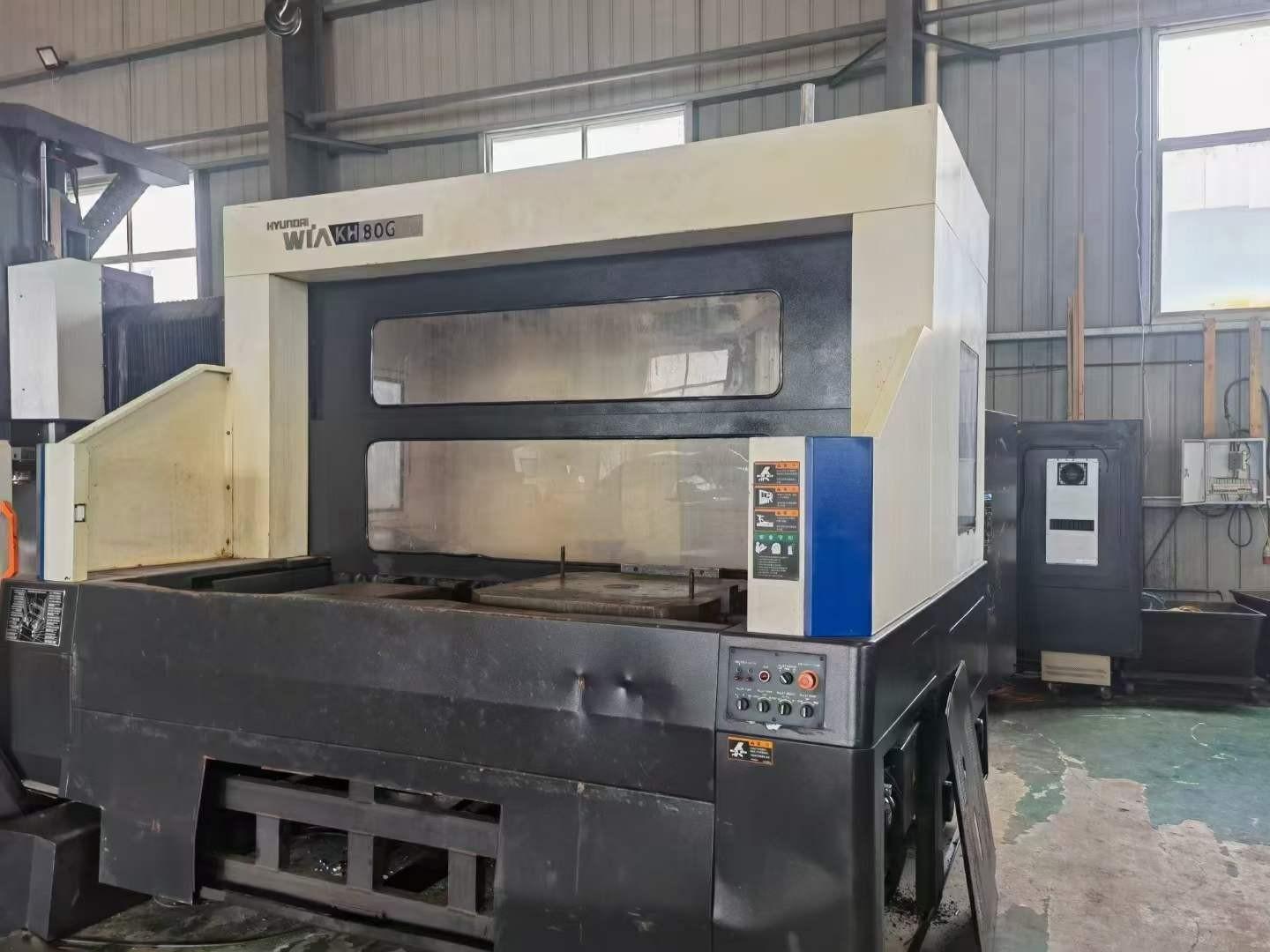 Horizontal machining center