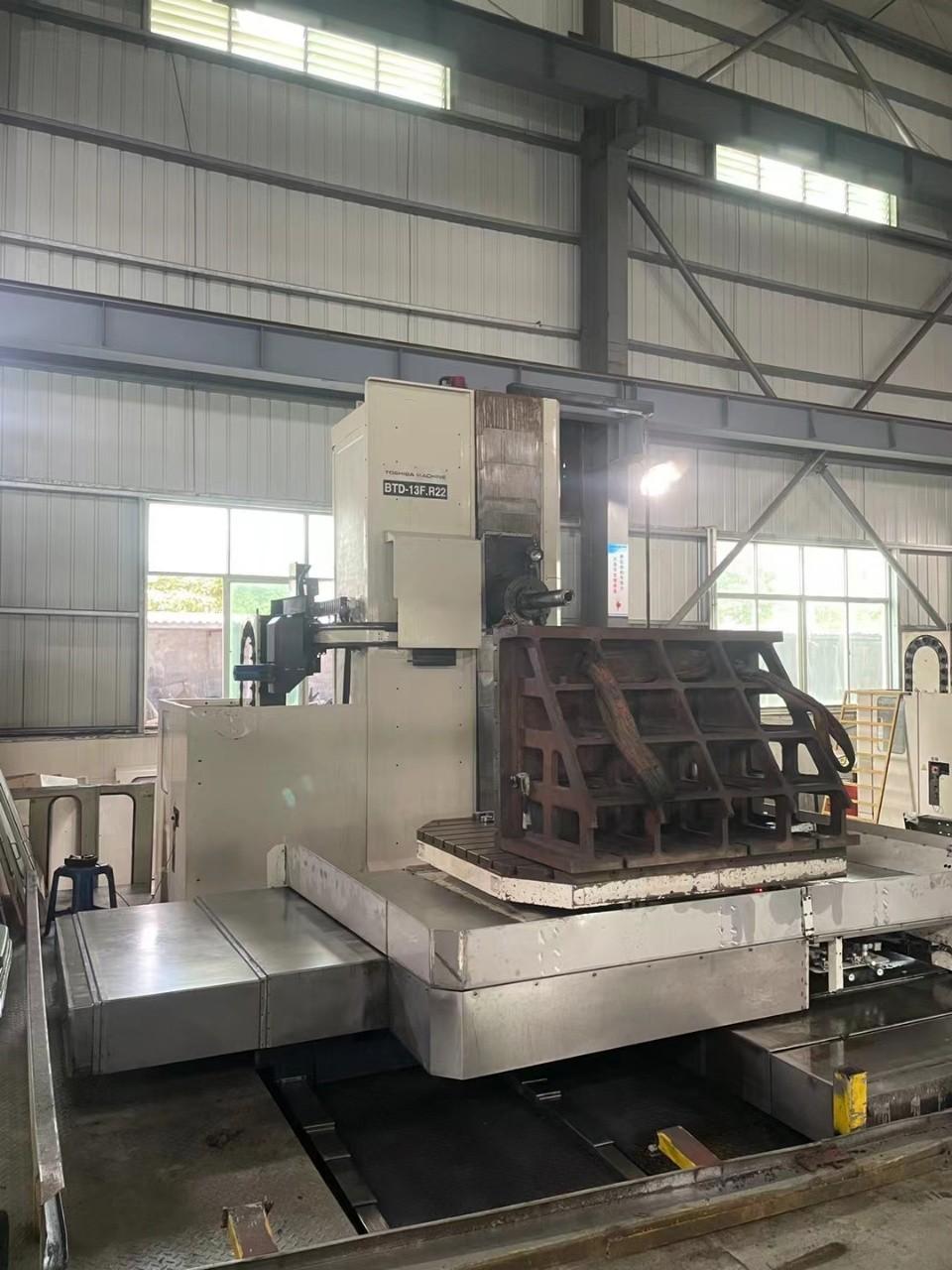 Horizontal boring machine