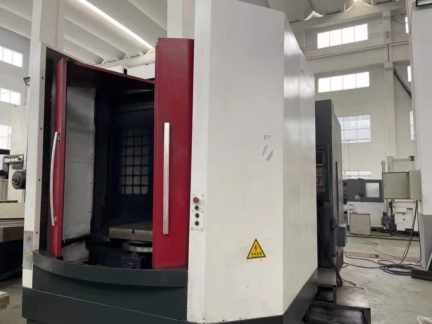 Horizontal machining center