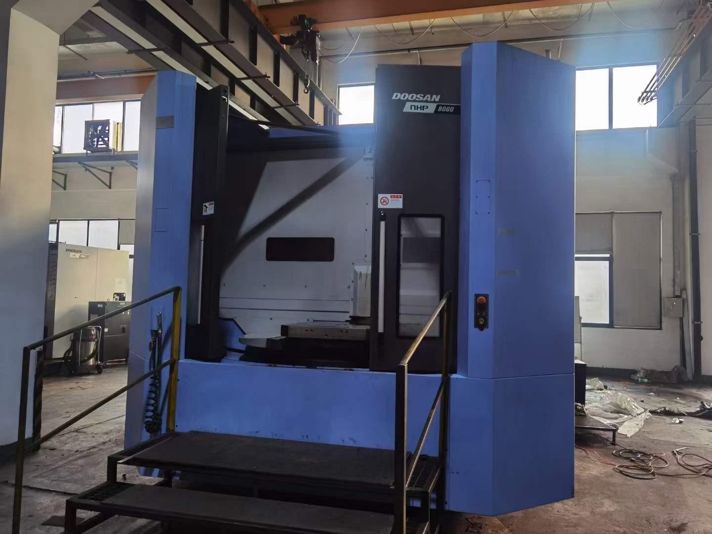 Horizontal machining center