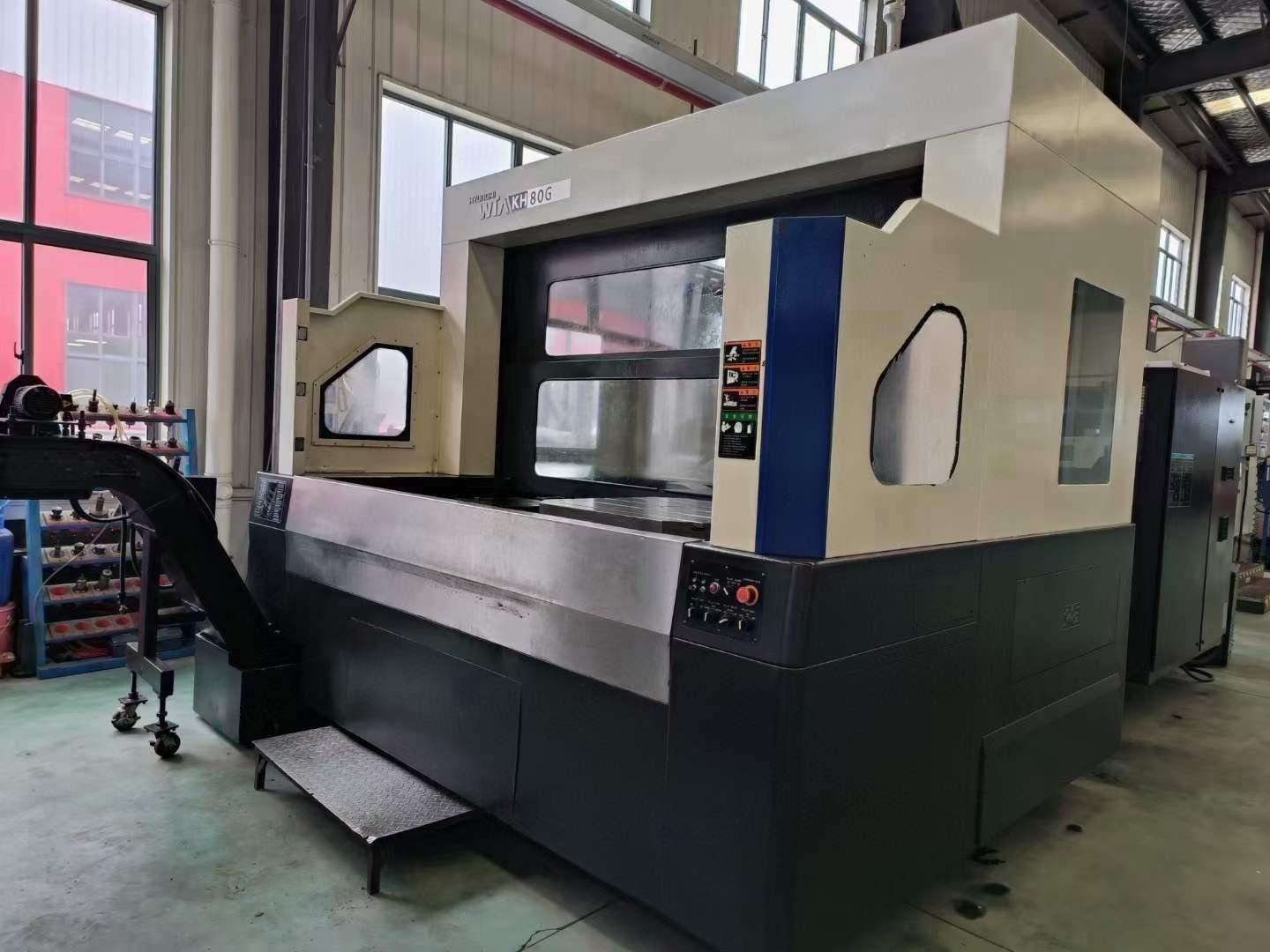 Horizontal machining center