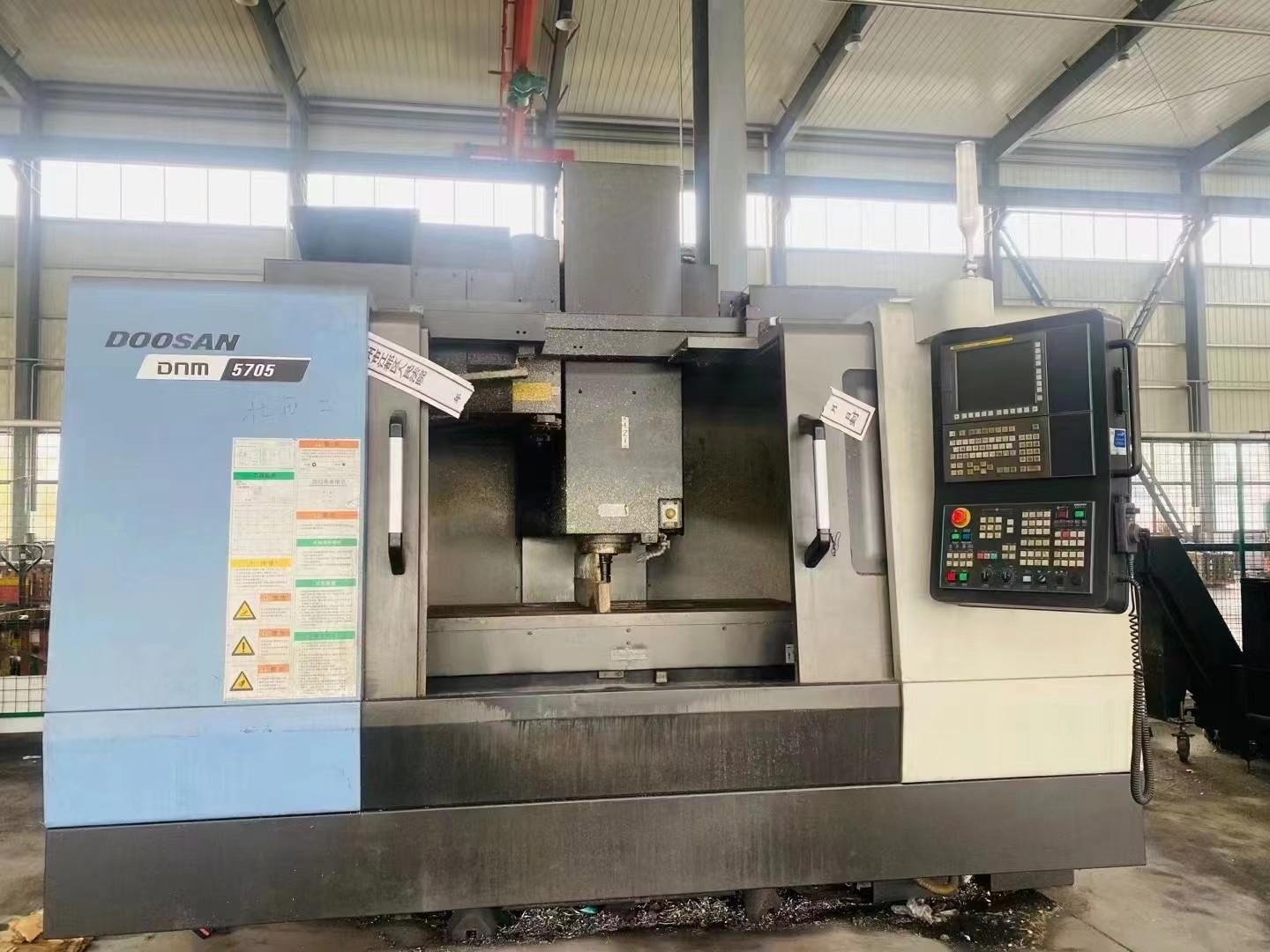 Horizontal machining center