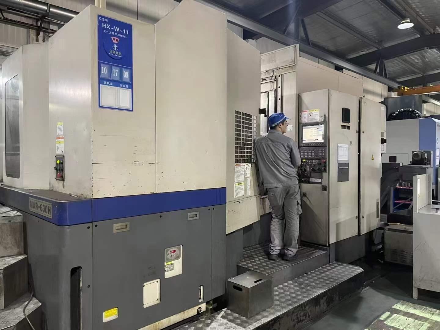 Horizontal machining center