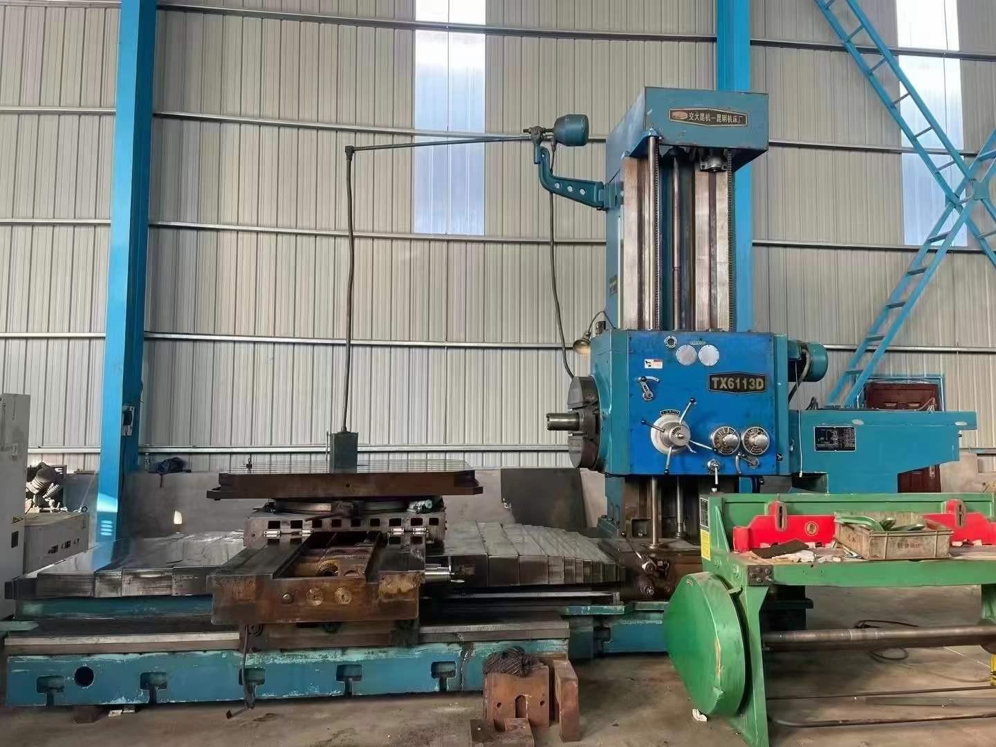 Digital display horizontal milling and boring machine