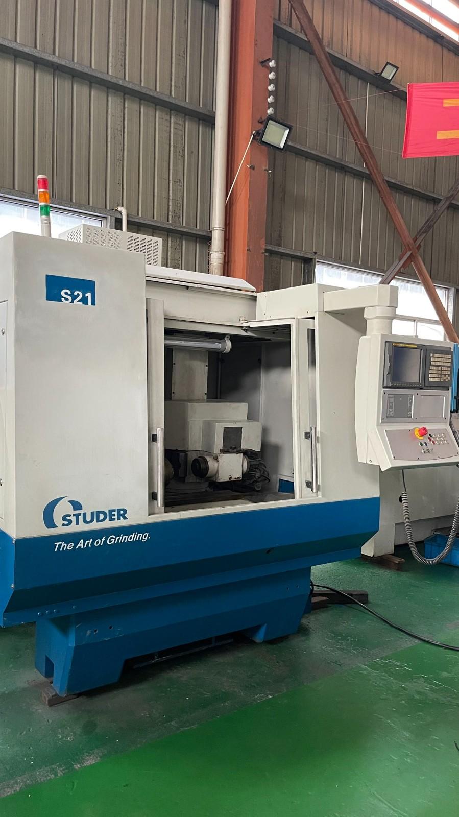 CNC universal cylindrical grinding machine