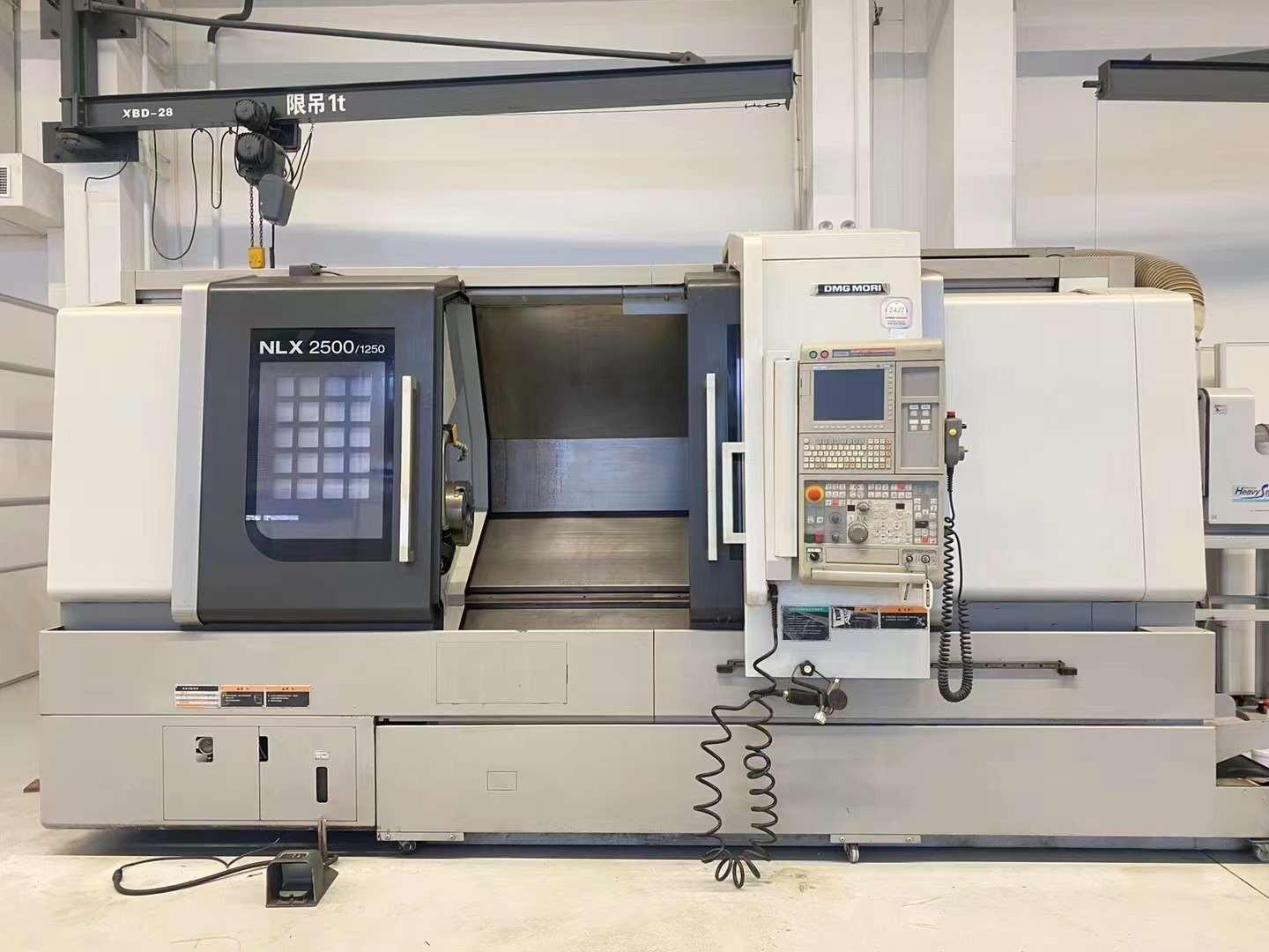 Turn-milling machining center