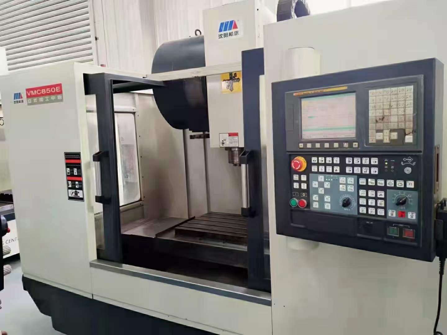Vertical machining center