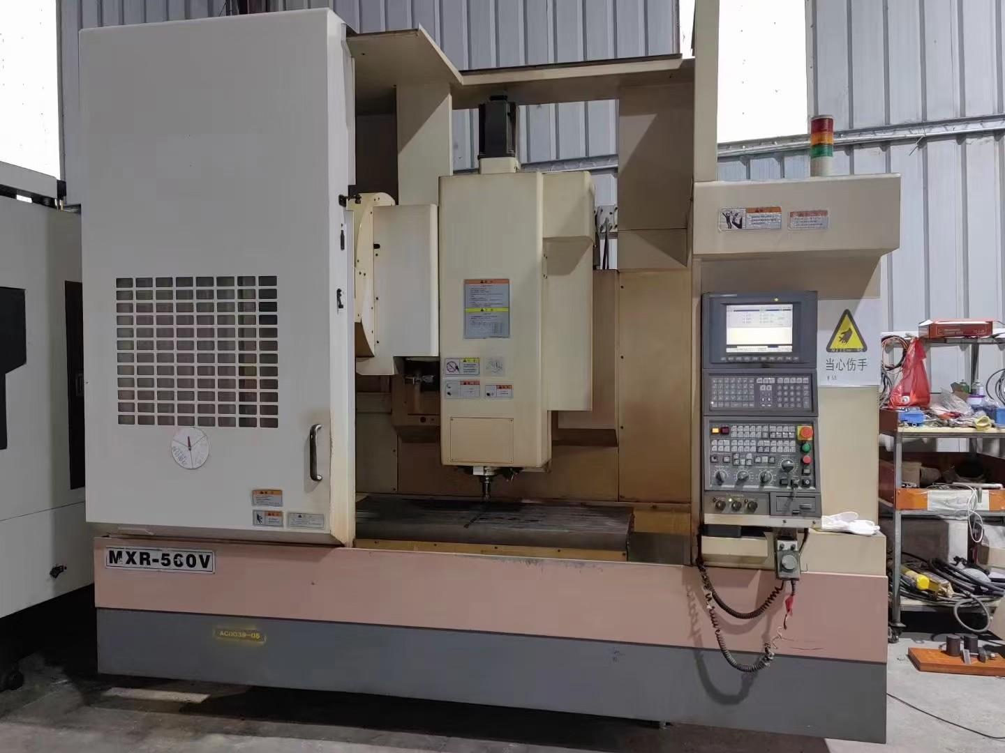 Vertical machining center
