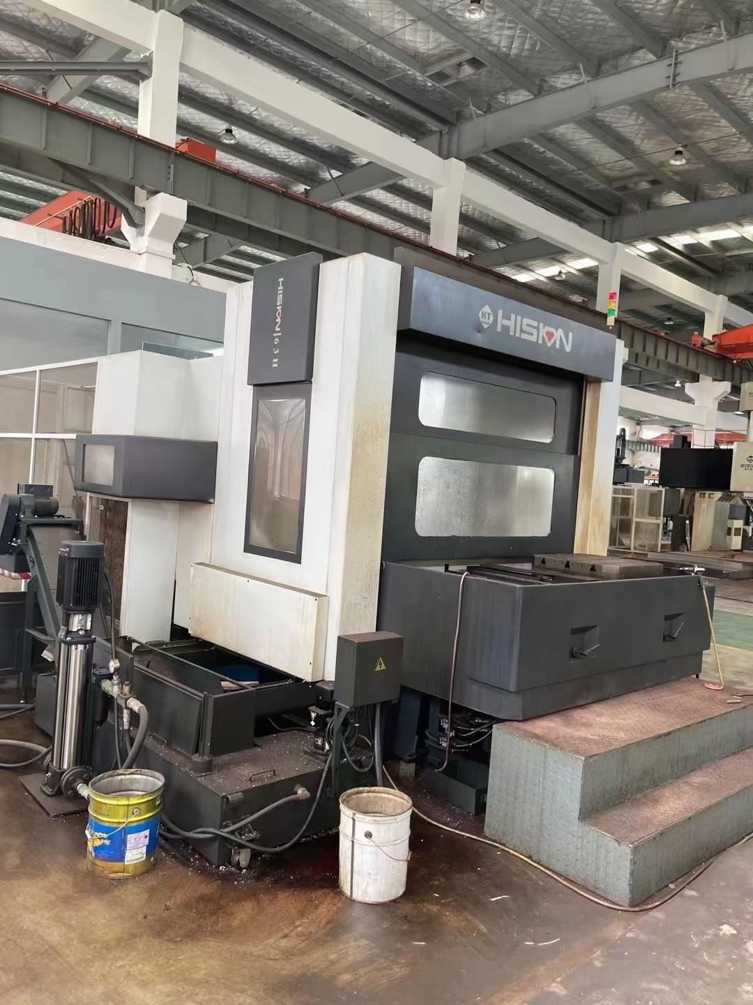 Horizontal machining center