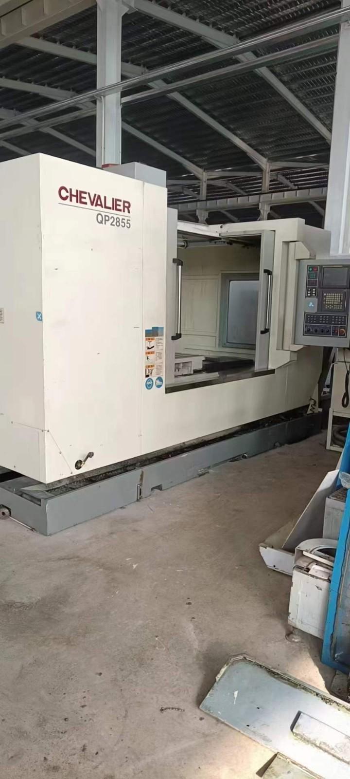 Horizontal machining center