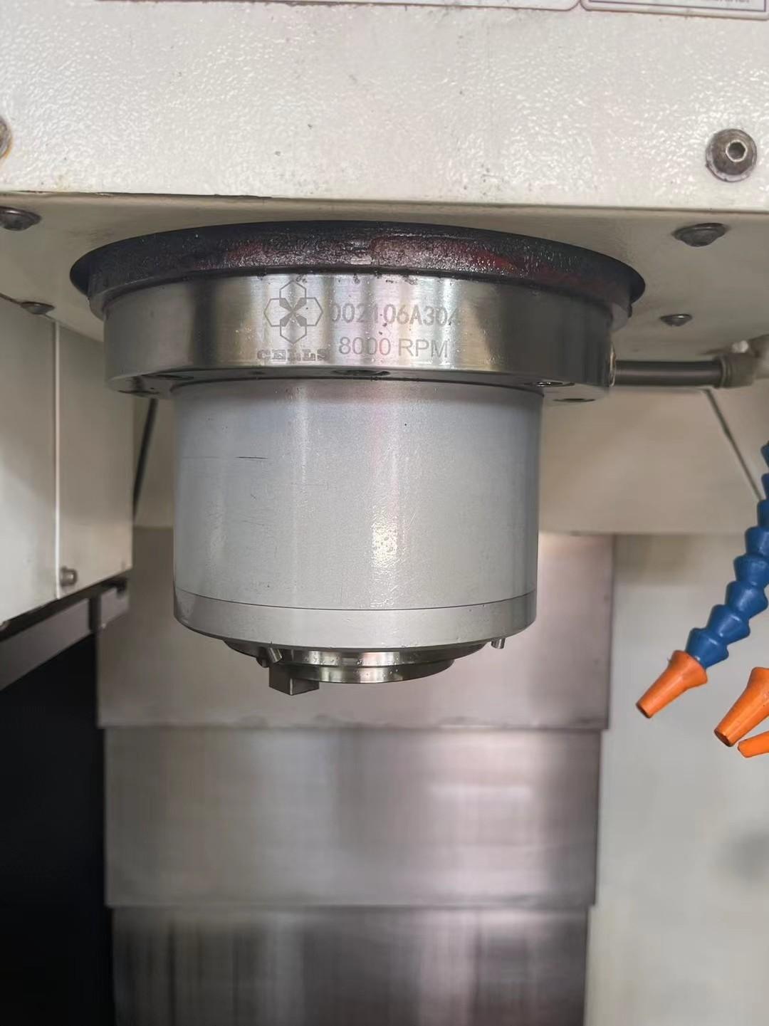 Vertical machining center