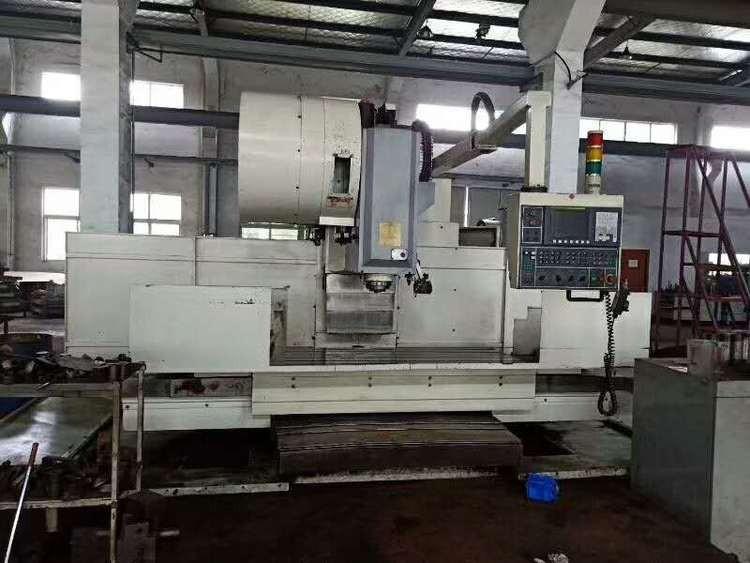 Vertical machining center