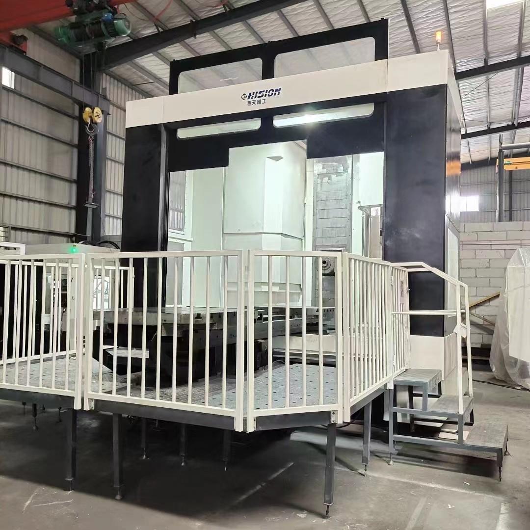 Five axes horizontal boring and milling machining center