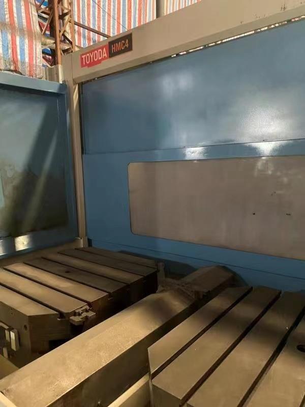 Horizontal machining center