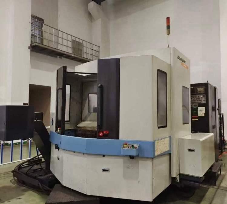 Horizontal machining center