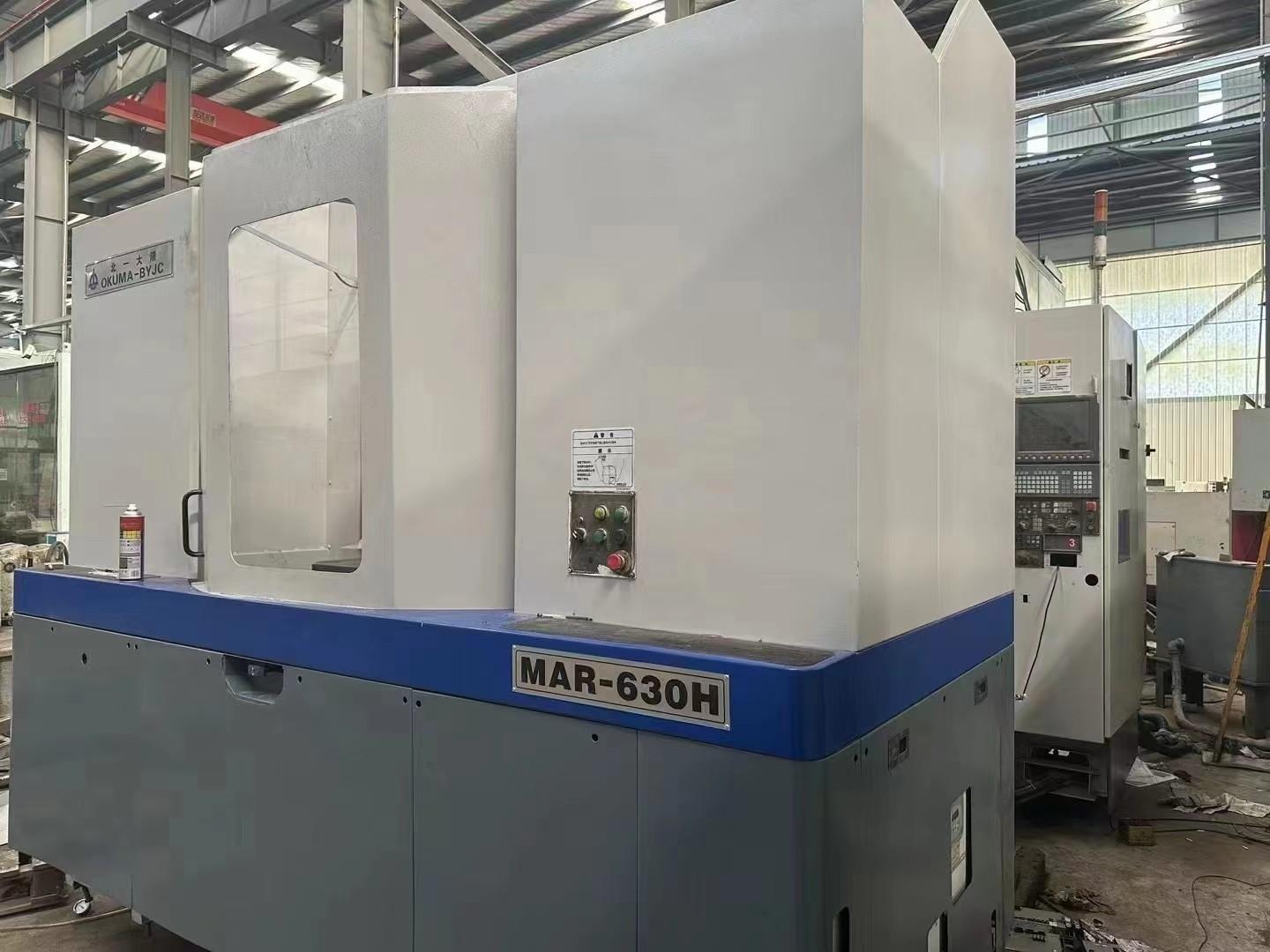 Horizontal machining center