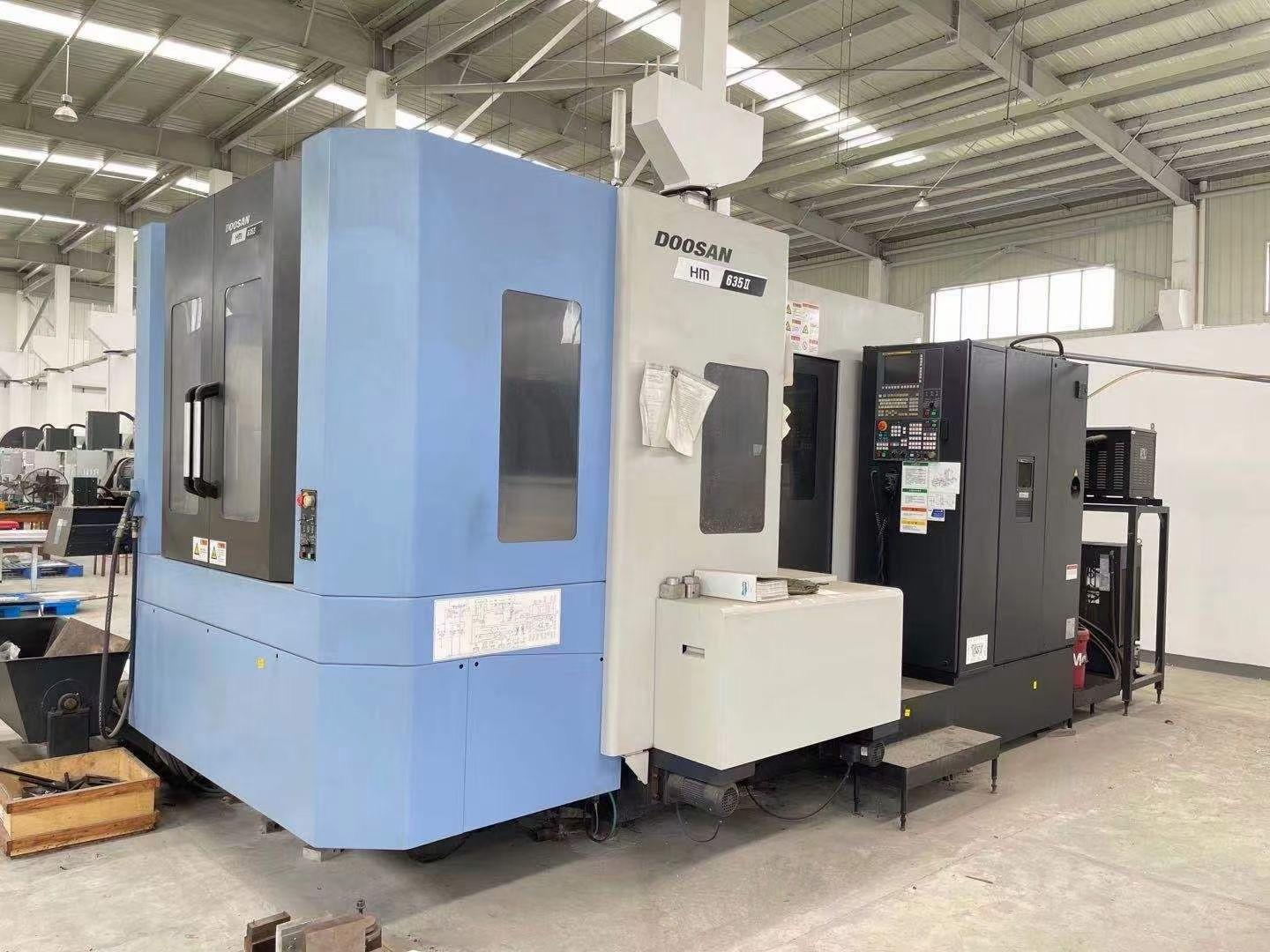 Horizontal machining center