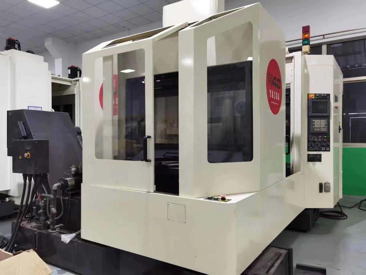 Horizontal machining center