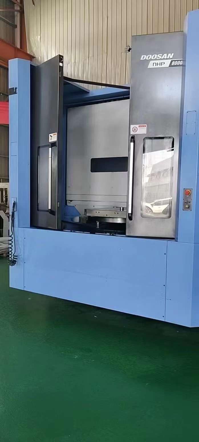 Horizontal machining center
