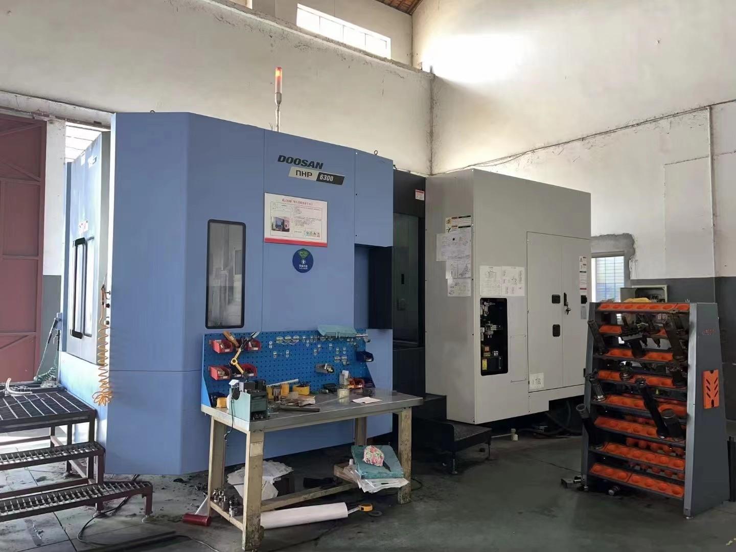 Horizontal machining center