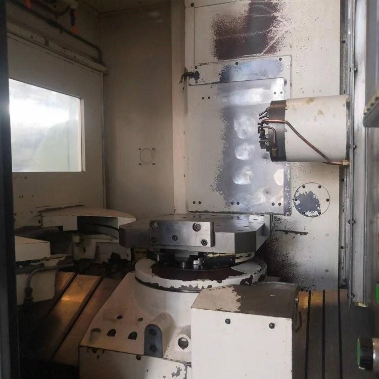 Horizontal machining center