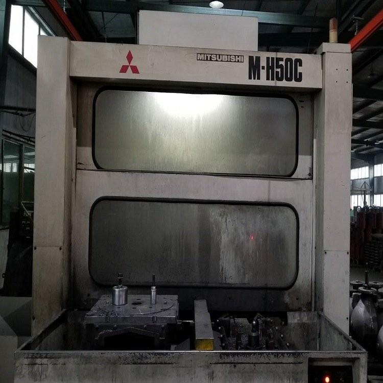 Horizontal machining center