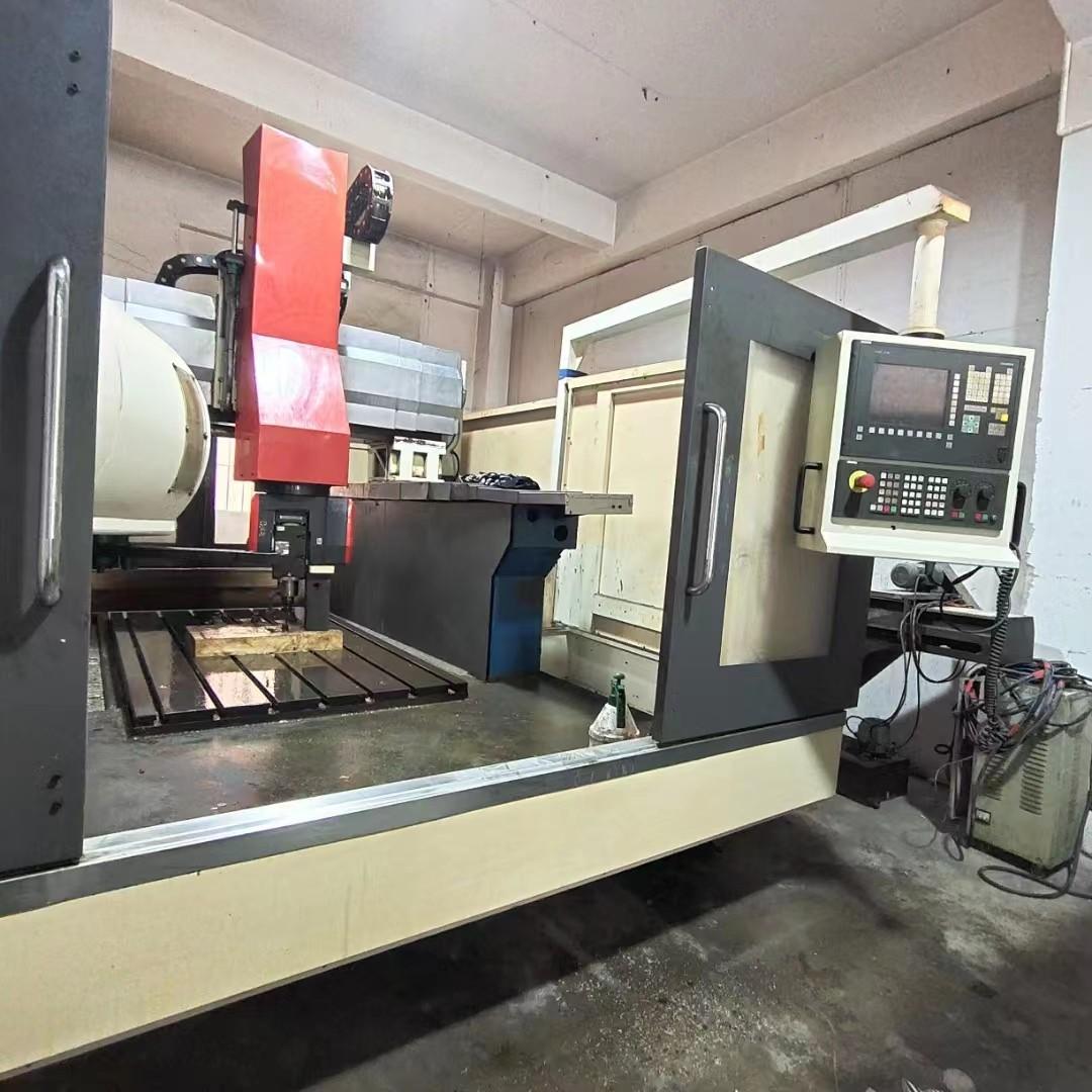 Gantry five-axis machining center