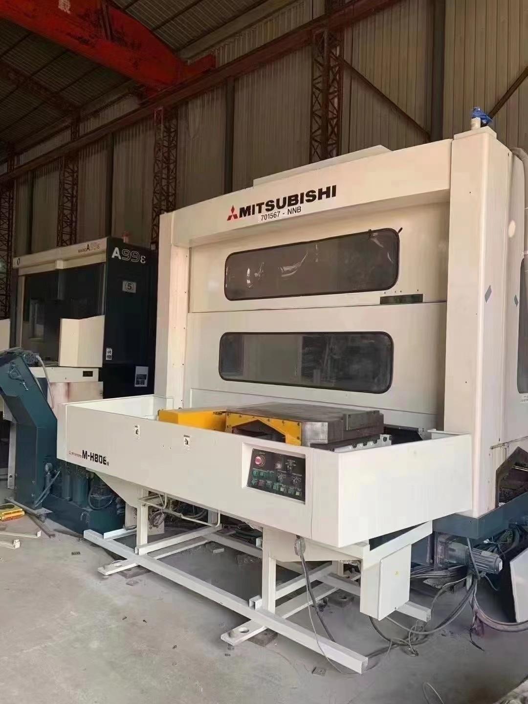 Horizontal machining center