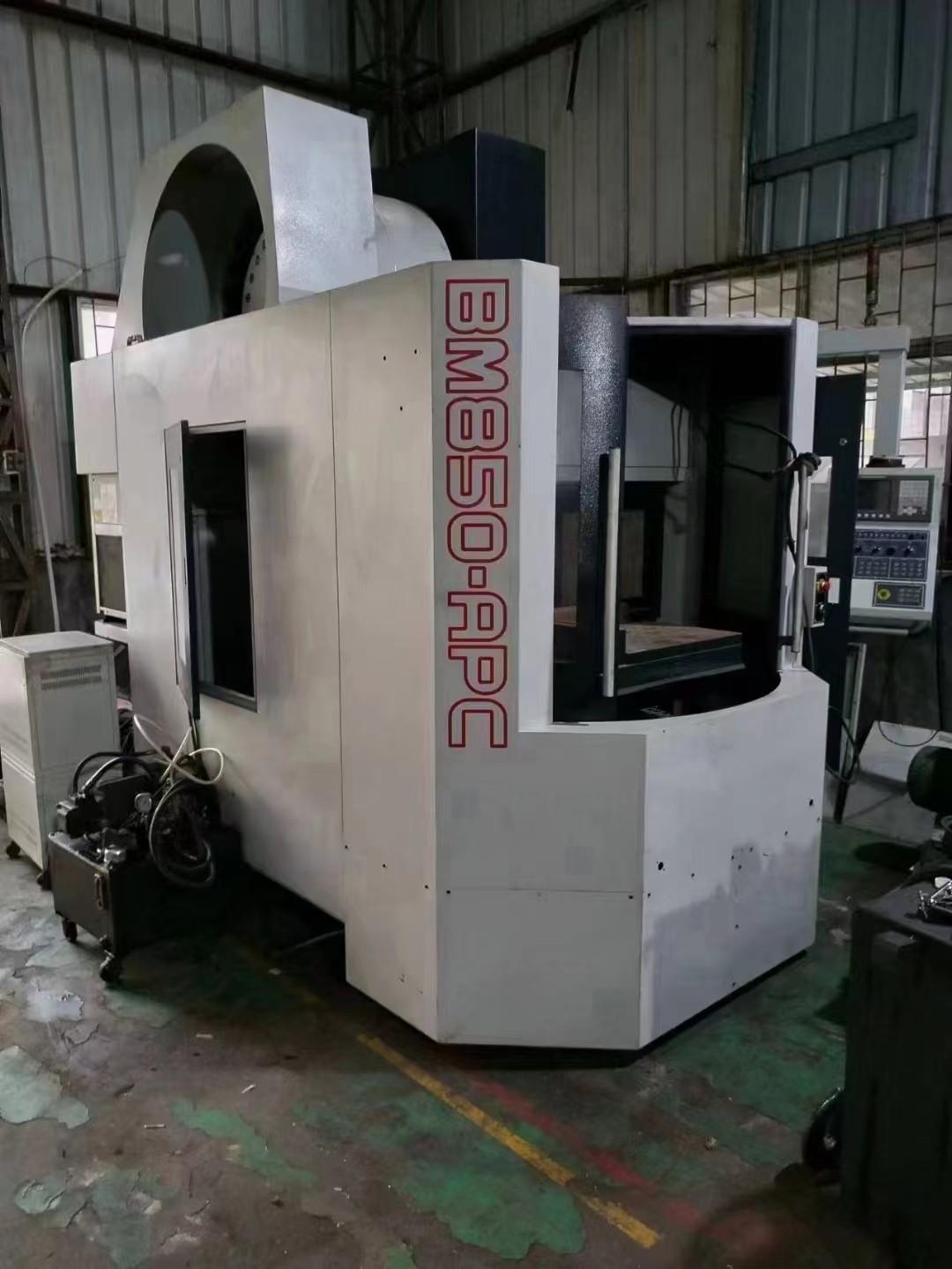 Vertical machining center