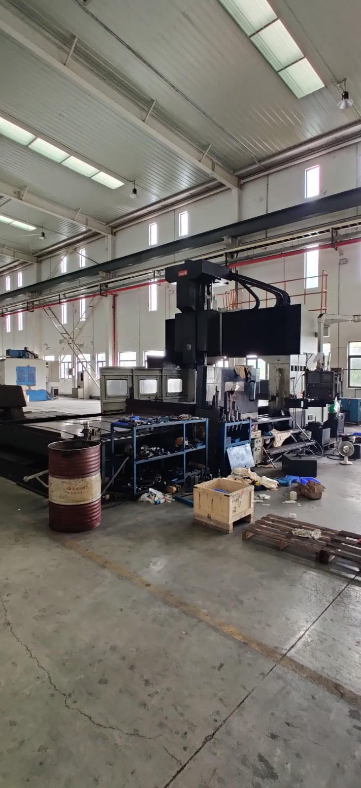 Gantry machining center