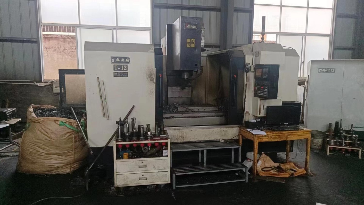 Vertical machining center