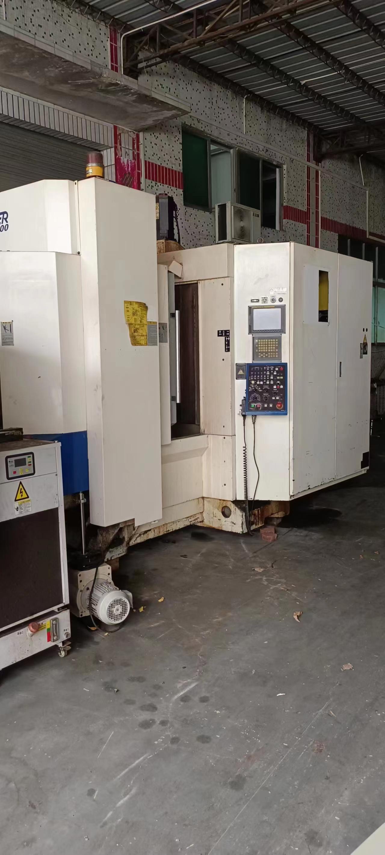 Horizontal machining center
