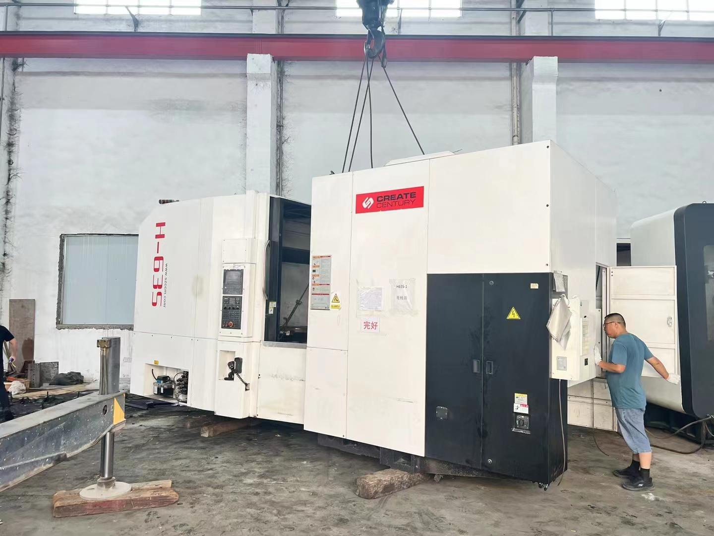 Horizontal machining center