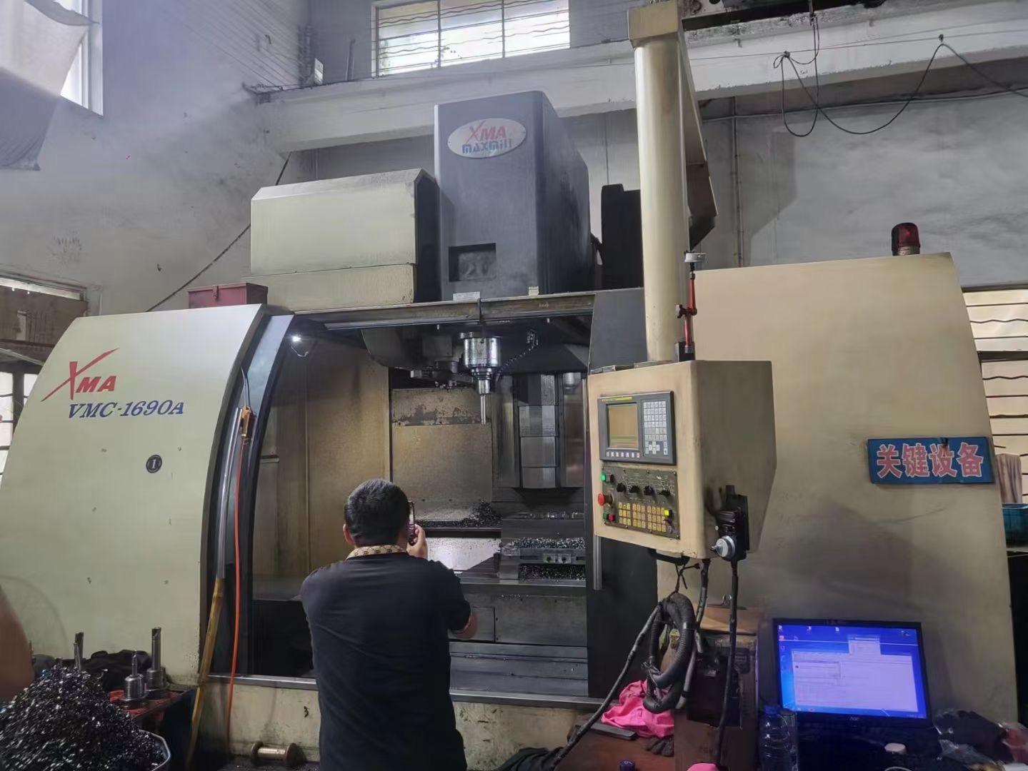 Vertical machining center