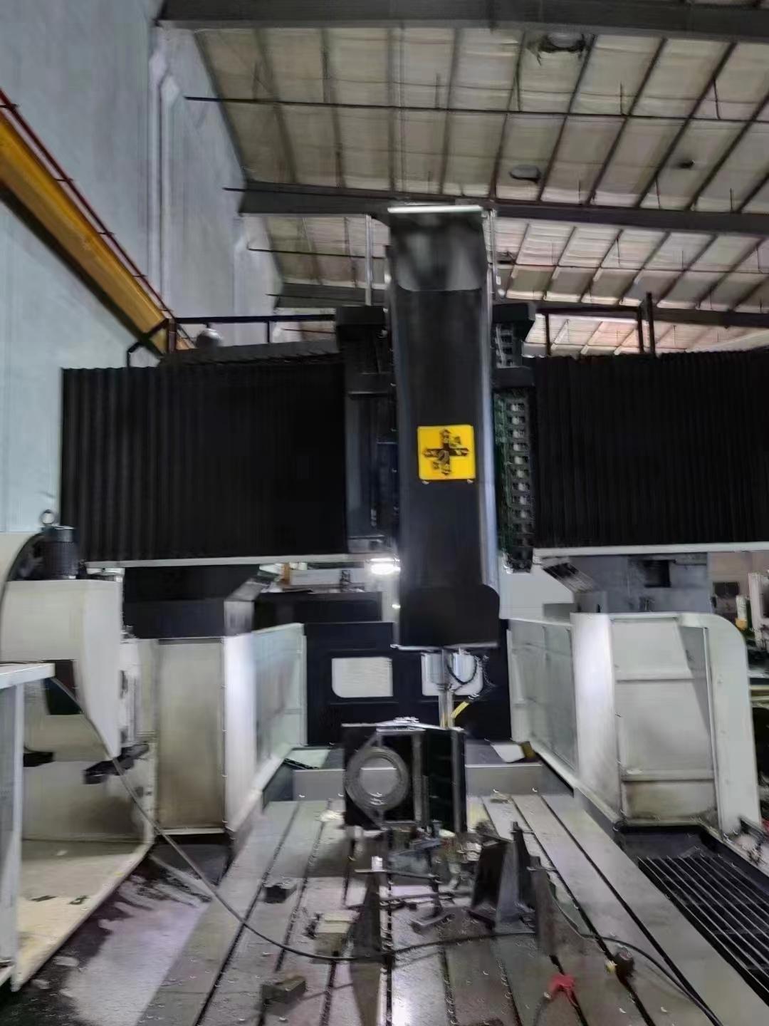 Gantry machining center