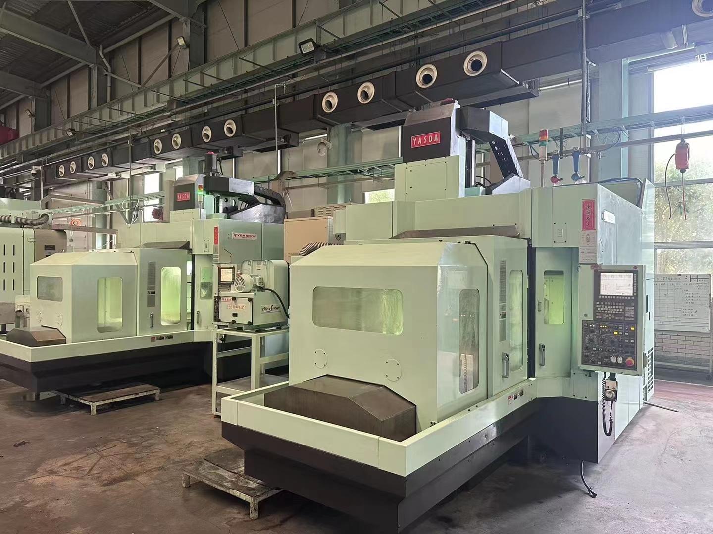 Boring and milling machining center