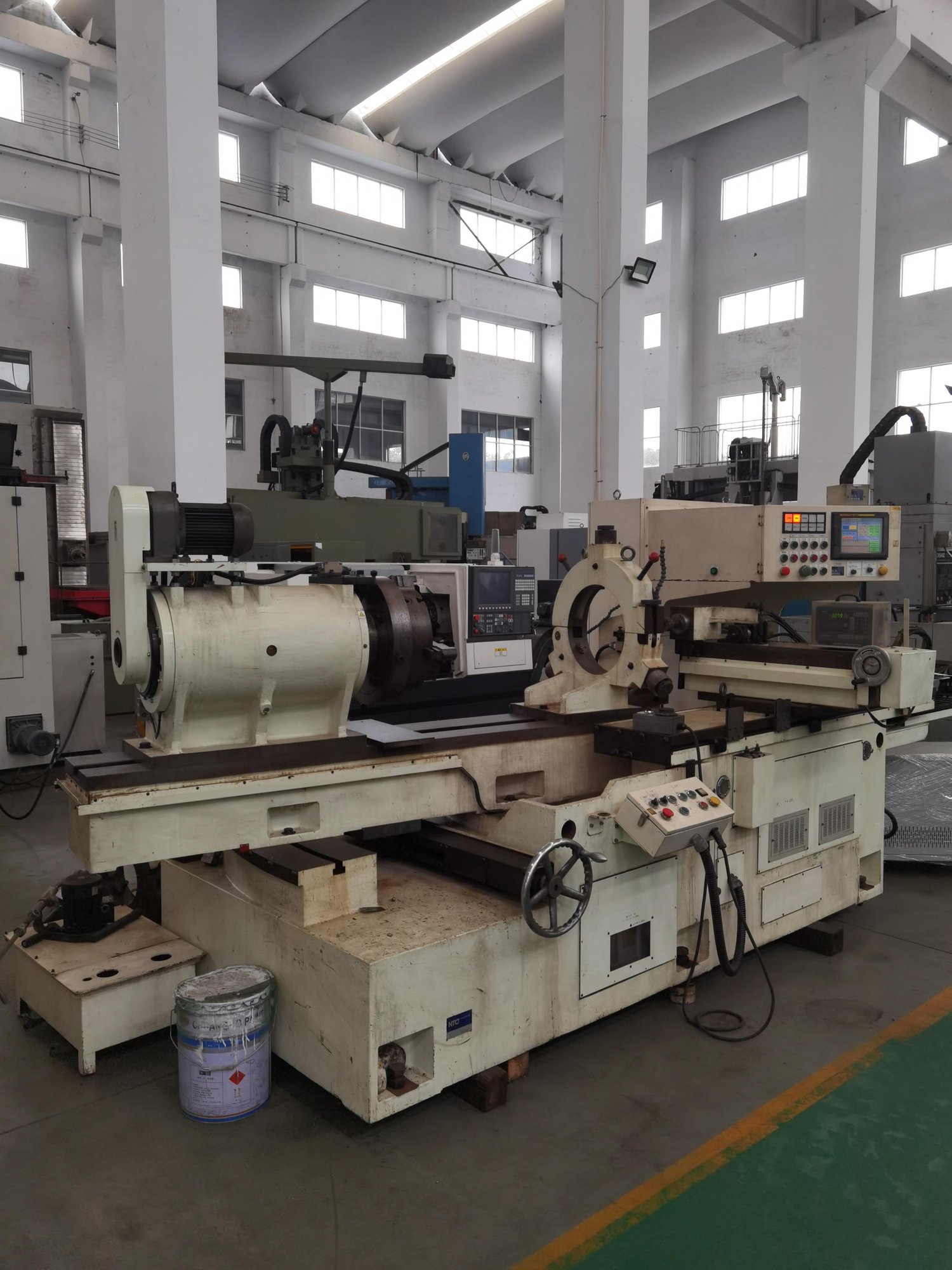 CNC grinding machine