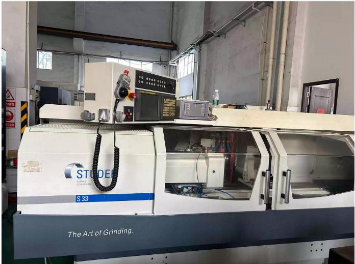 Internal and external cylindrical grinding machine