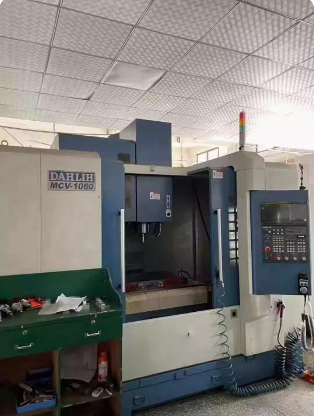 Vertical machining center