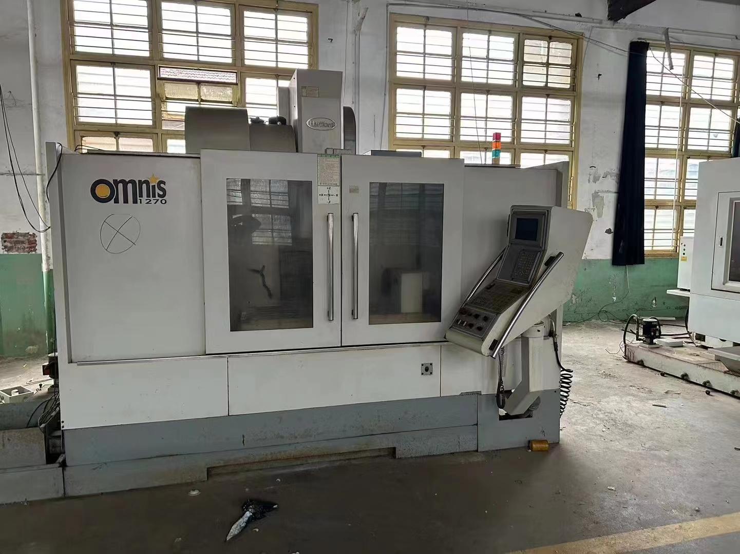 Vertical machining center
