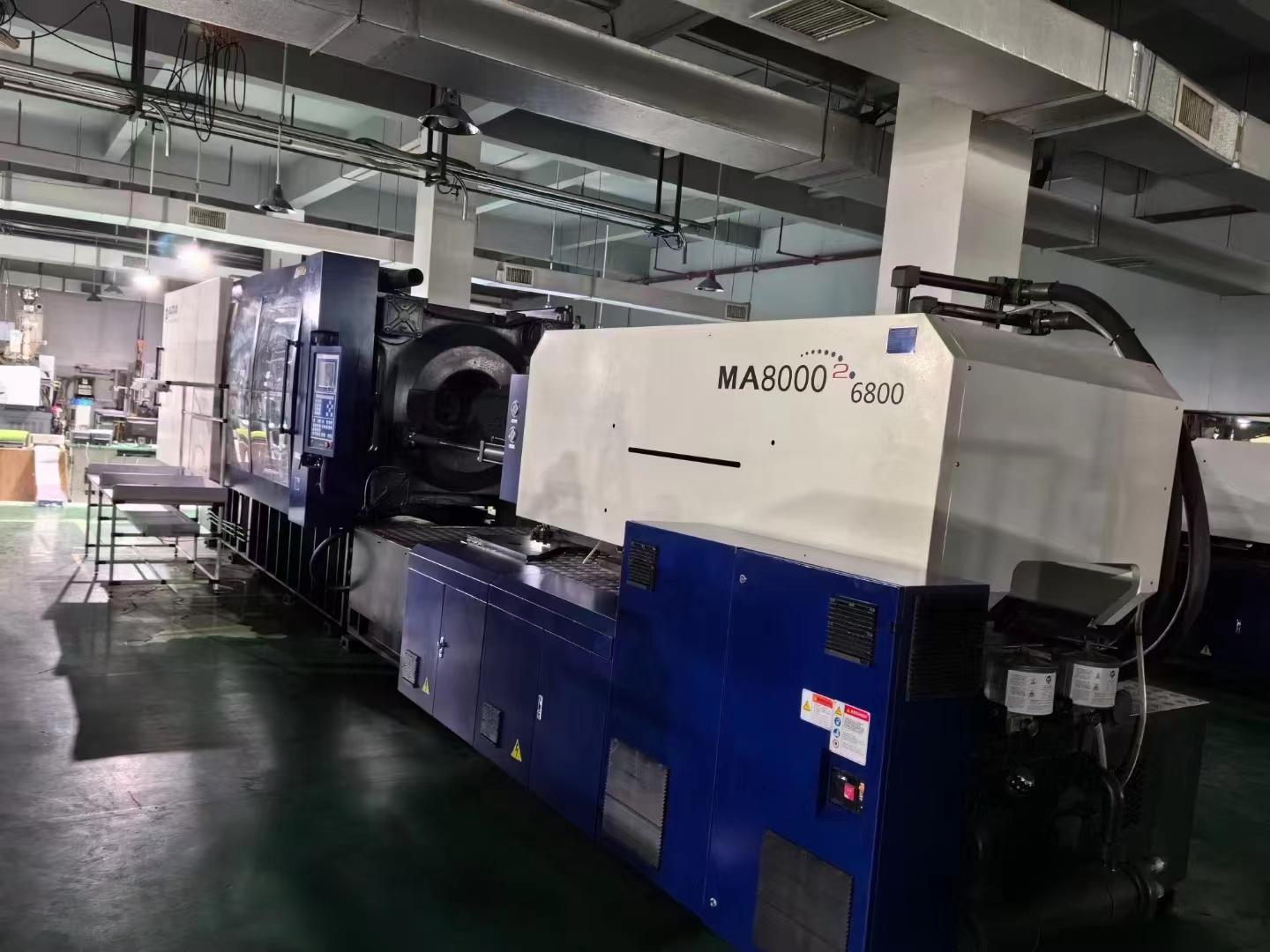 Plastic injection machine