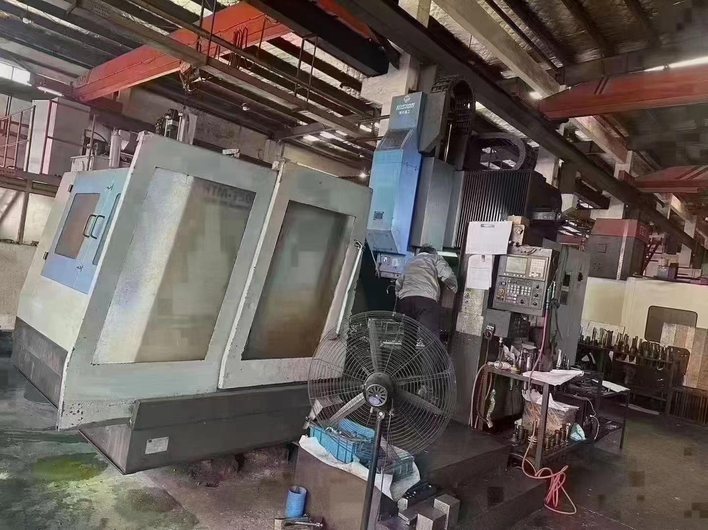 Fixed beam gantry machining center