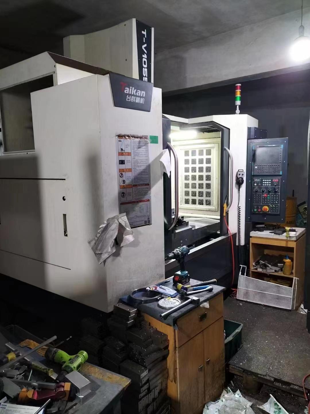 Vertical machining center