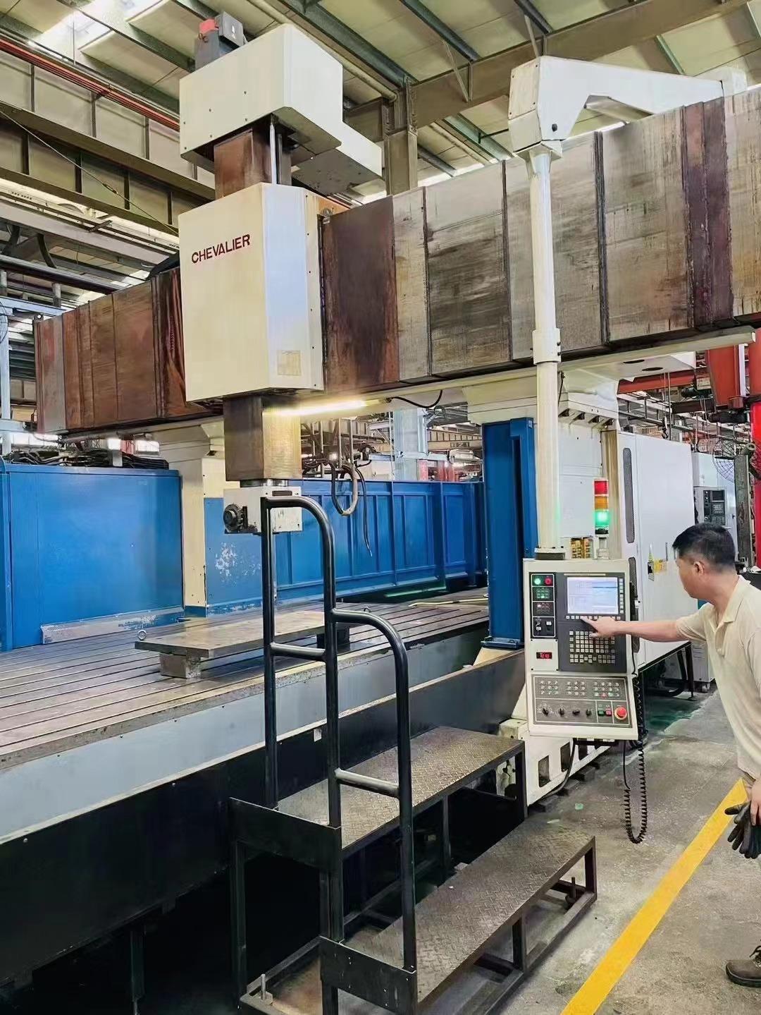 Pentahedral gantry machining center