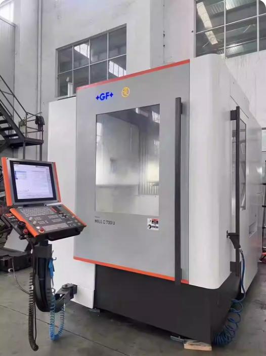 Horizontal machining center
