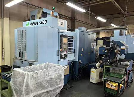 Horizontal machining center