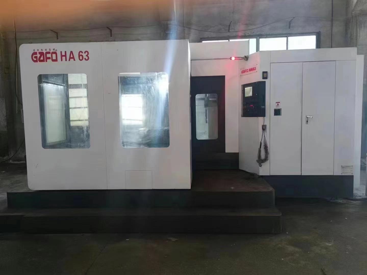 Horizontal machining center